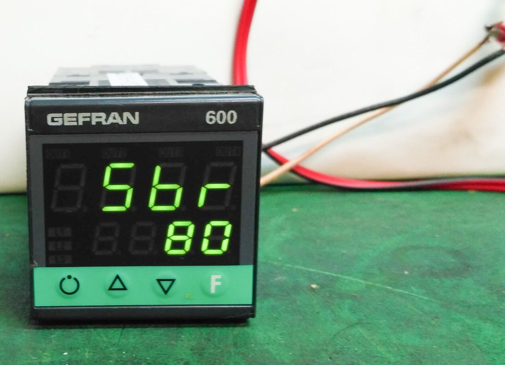 2 A 600 Gefran Pid Controllers, Model Name/Number: Gefran-600